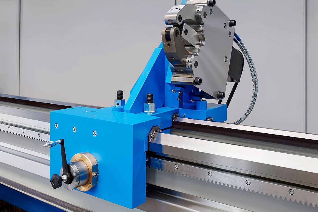 SEIGER special rest with fast adjustment on the machine bed&period; Hydraulic rest self-centering&period;