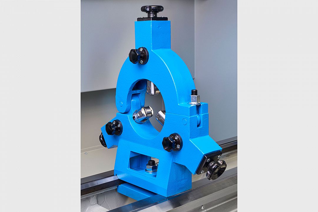 Different manual rests&comma; or hydraulic rests as an option&period;