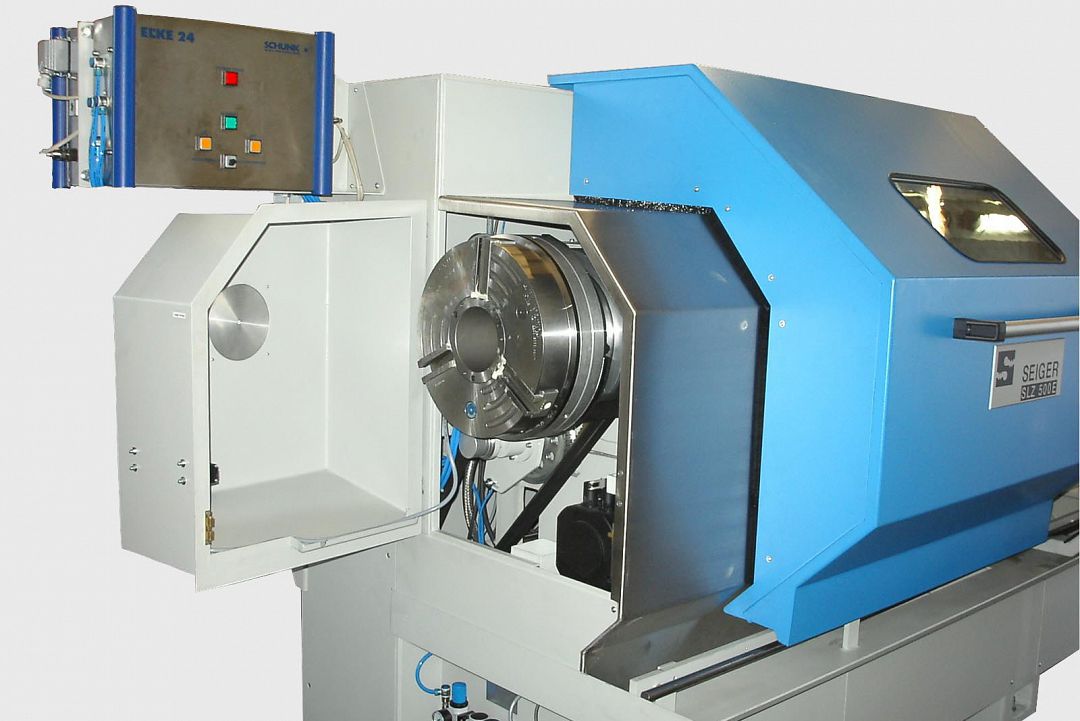 Special solution&colon; SLZ-570E with 2 pneumatic chucks&comma; 1 of which is mounted on the spindle end at the rear&comma; customized spindle with large bore &lpar;140 mm&rpar;
