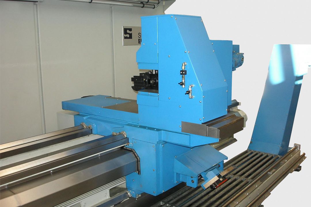 SLZ 850Ex3000 with a Y-axis mounted in front of the turning center&period;