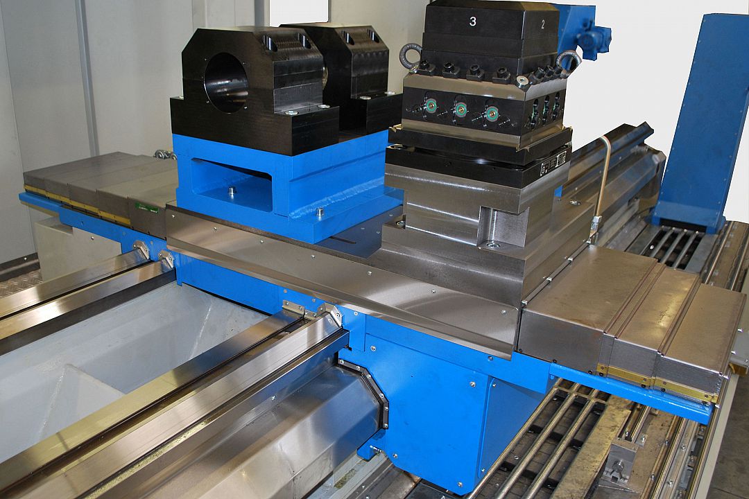 Sturdy bed slide with turret set up in front of the turning center and boring bar clamping support behind it as special accessories&period;