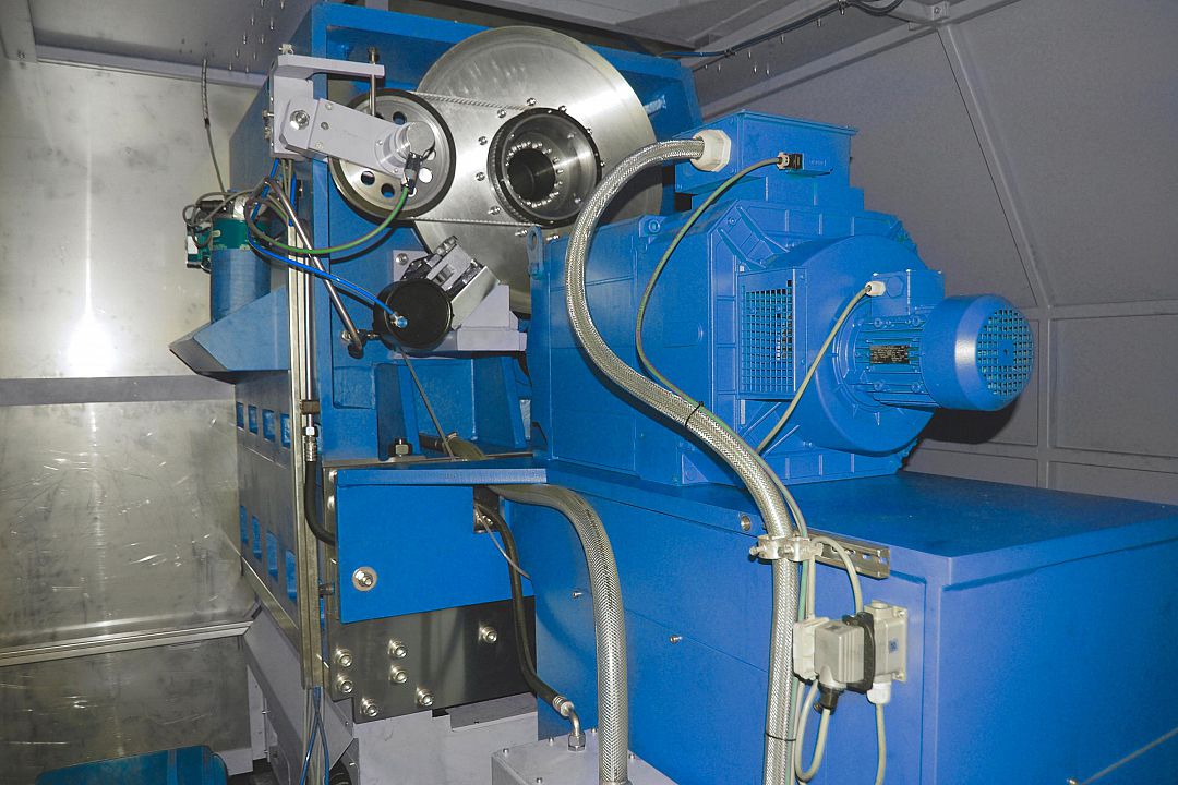 Hauptantrieb mit 70 KW und 2-stufigem Getriebe&comma; automatisch schaltbar&period;