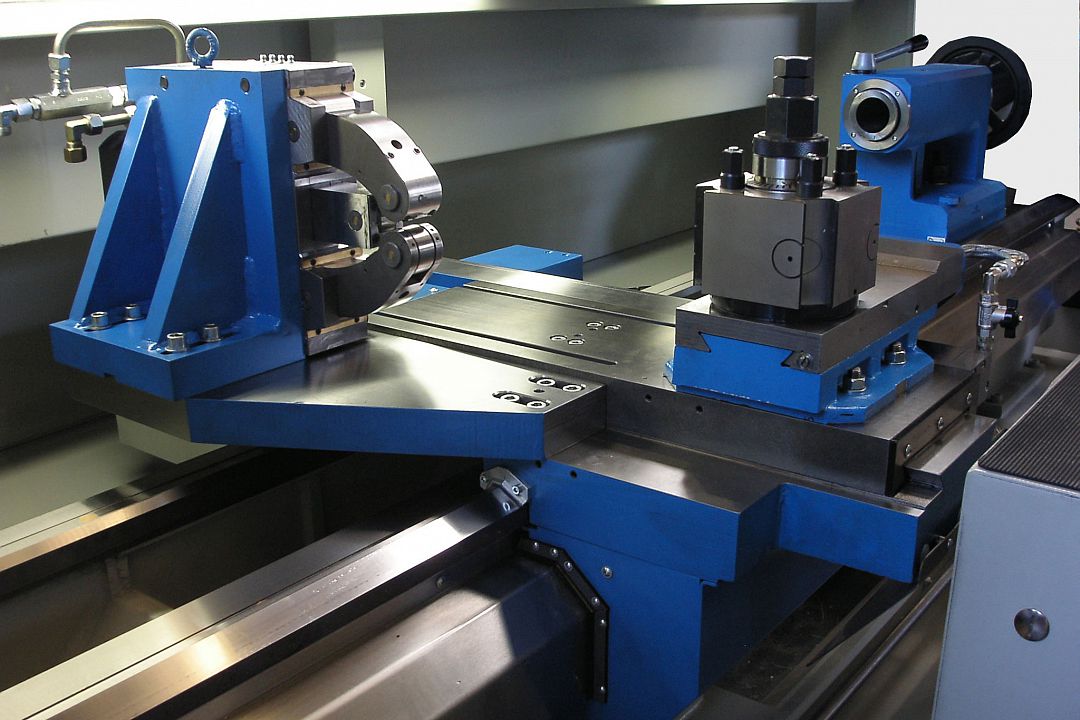 Different rests can be supplied as an option&comma; here hydraulic self-centering rest as a follow rest&period;