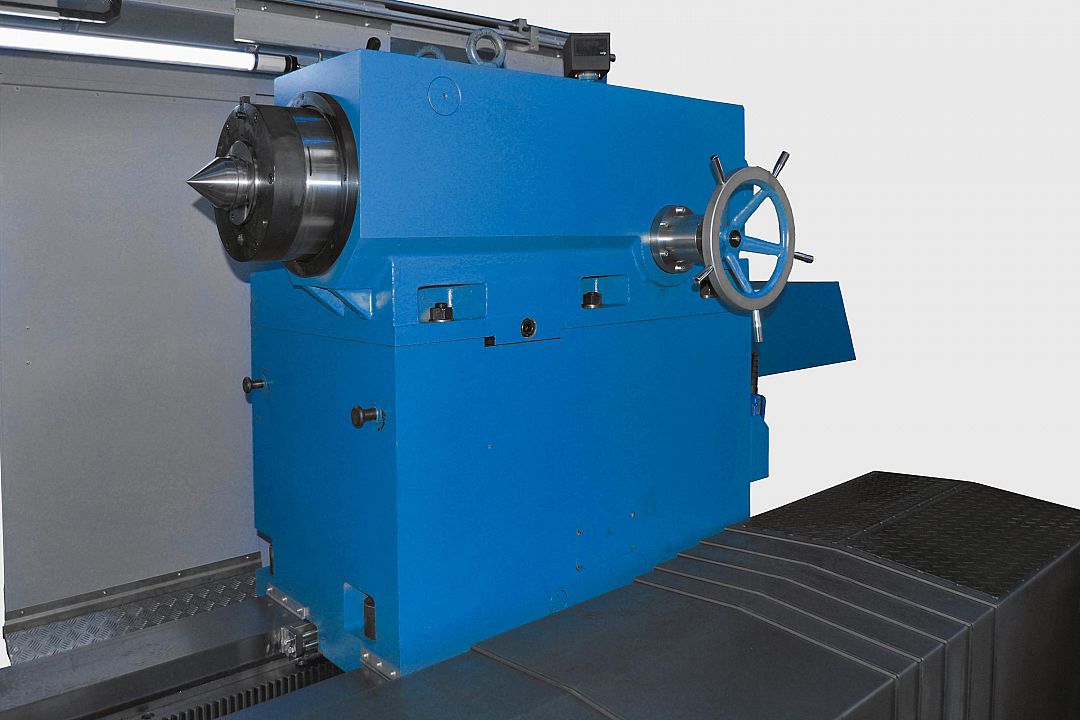 Solid tailstock as a cast iron part with quill &Oslash; &equals; 320 mm&comma; can be moved electrically on the machine bed&period;