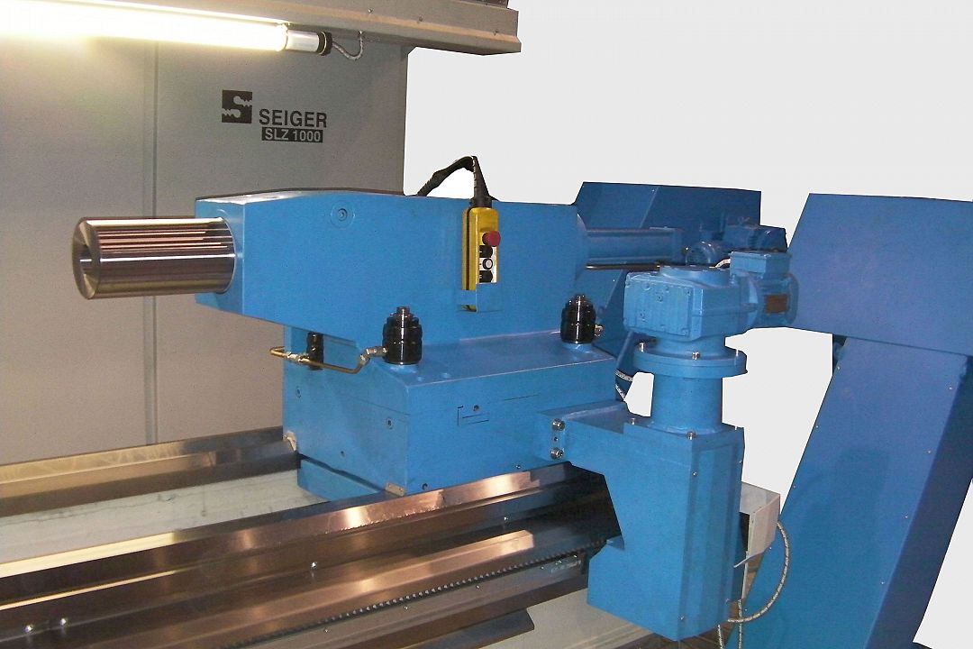Solid tailstock with quill 160 mm&comma; here with the option hydraulic tailstock incl&period; bed clamping and option electric movement&period;